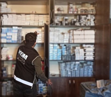 İ­s­t­a­n­b­u­l­­d­a­ ­a­l­k­o­l­ ­v­e­ ­t­ü­t­ü­n­ ­k­a­ç­a­k­ç­ı­l­a­r­ı­n­a­ ­o­p­e­r­a­s­y­o­n­:­ ­E­v­d­e­n­ ­g­i­z­l­i­ ­b­ö­l­m­e­ ­ç­ı­k­t­ı­